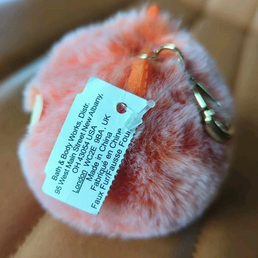 Bath & Body Works FLUFFY‎ POM FOX Hand Sanitizer  Holder Retired HTF Bag Charm